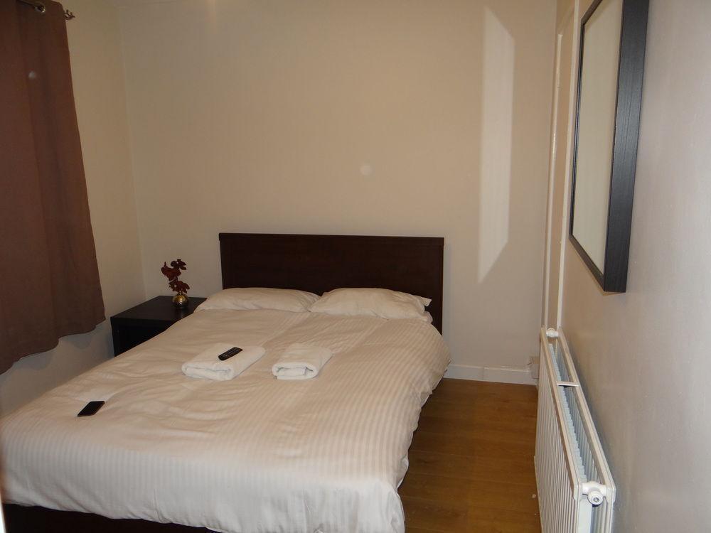 מלון ברקינג 70 Hockley Avenue מראה חיצוני תמונה