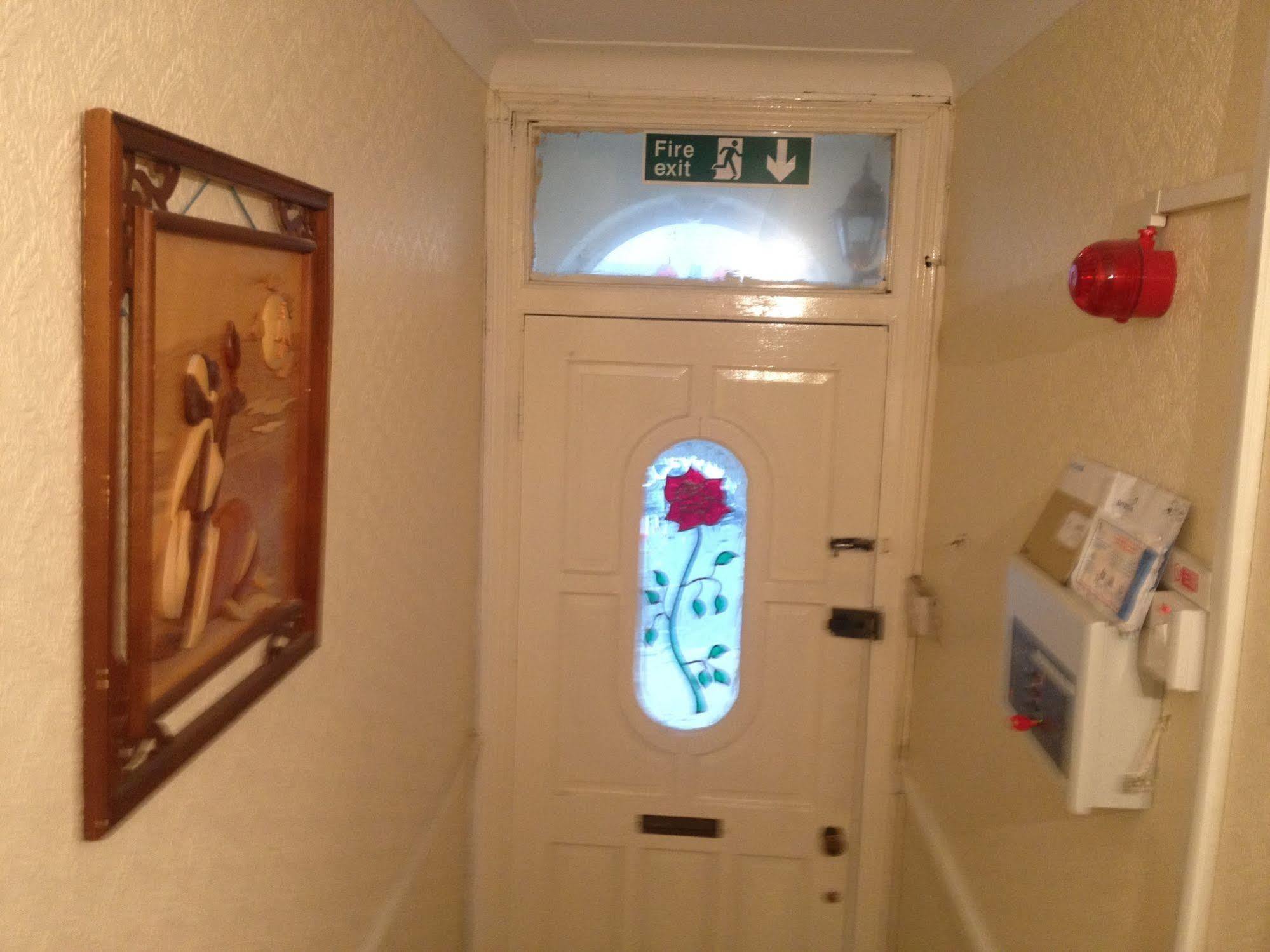 מלון ברקינג 70 Hockley Avenue מראה חיצוני תמונה